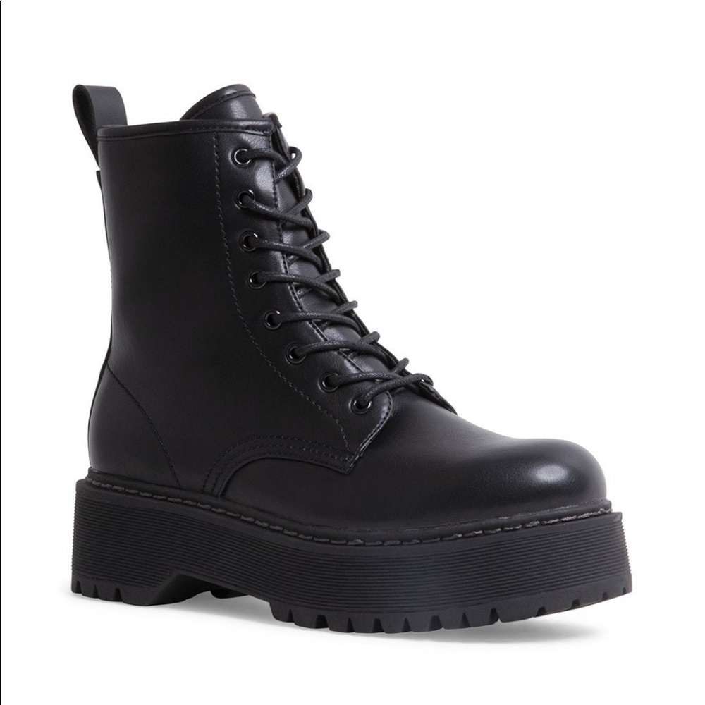 STEVE MADDEN BETTYY BLACK BOOT